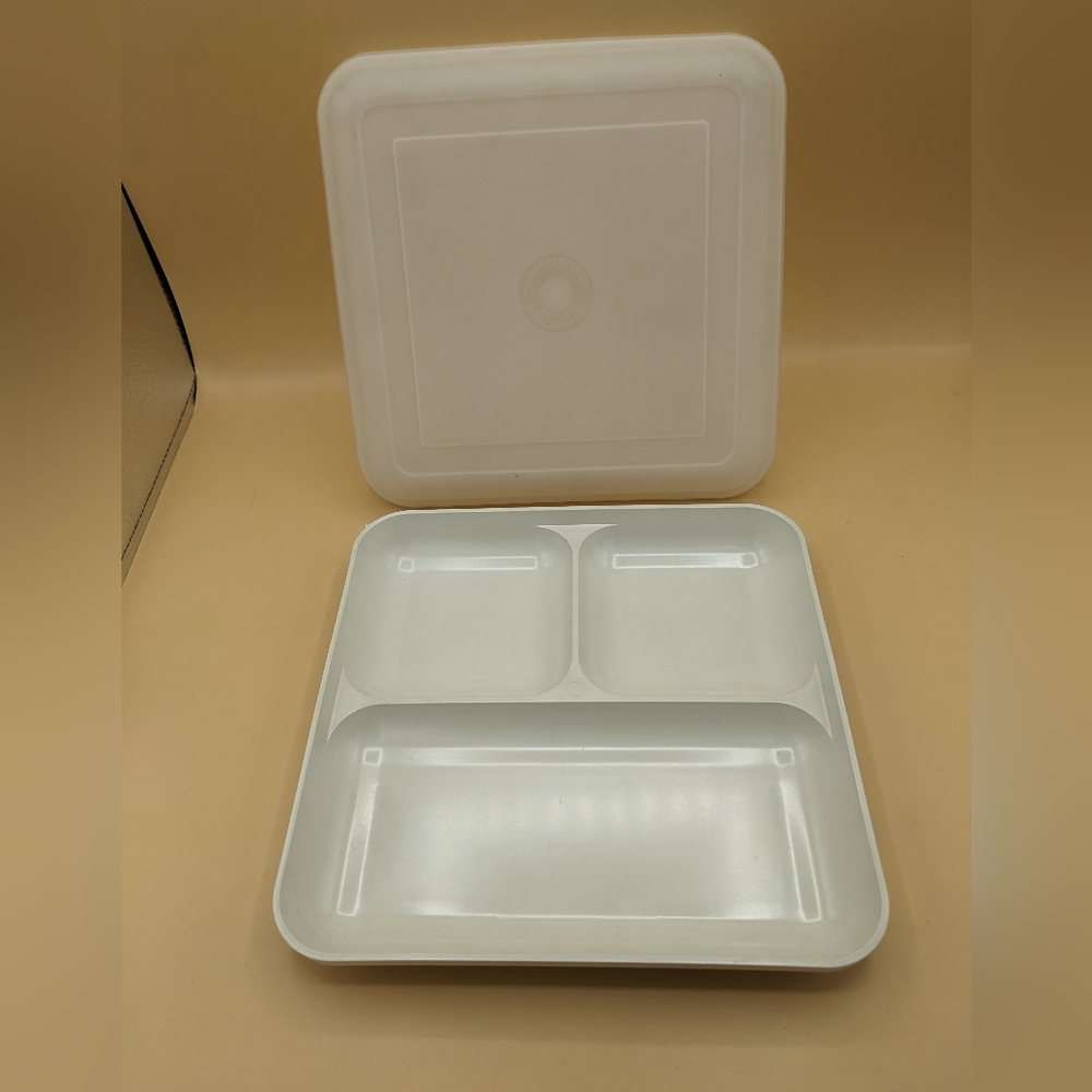 Tupperware  3 Compartment Tray 1659-2 w/ Lid 1660-2 Covered Lunch Tray Pre-owned